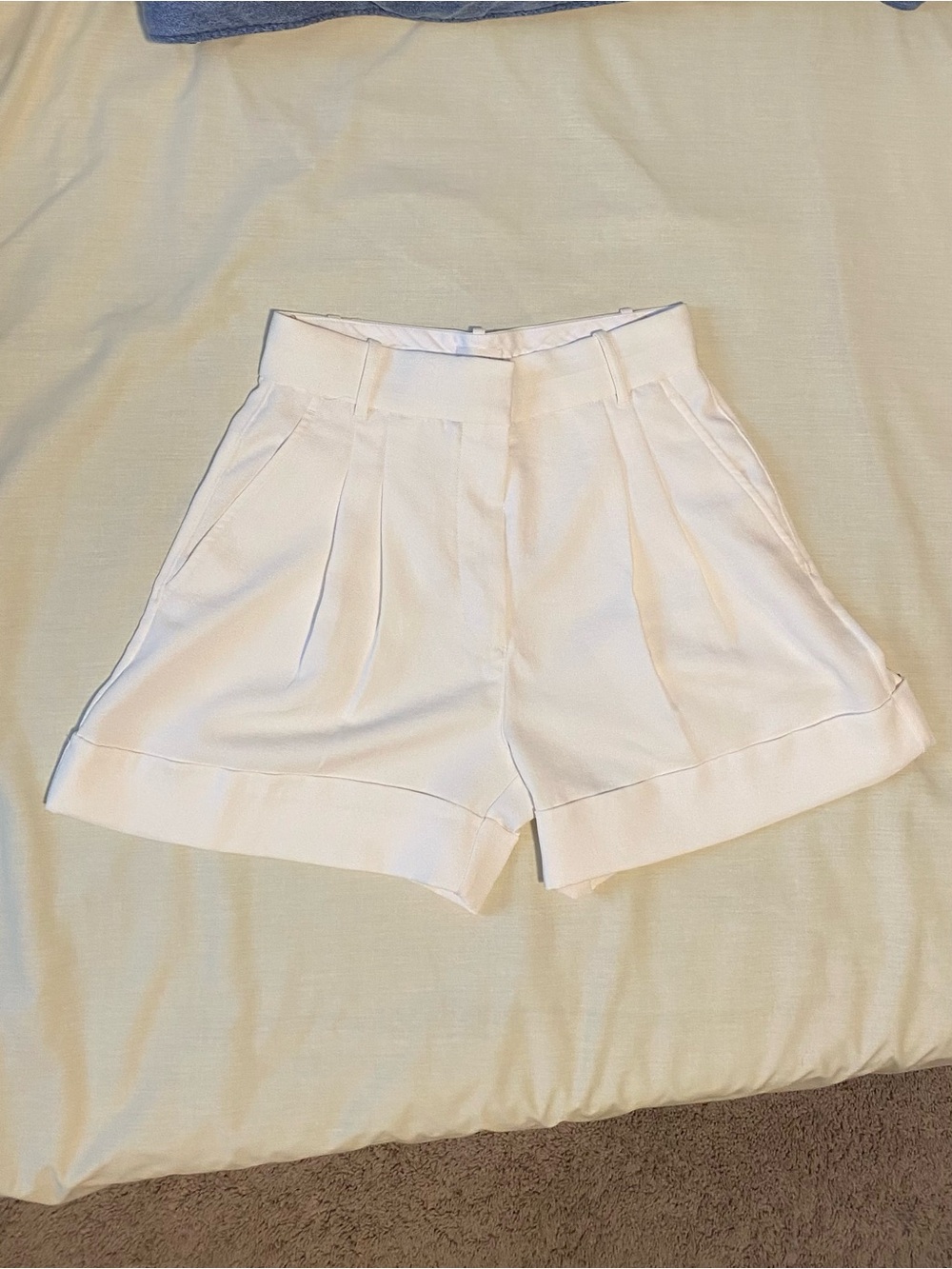 Aritzia Wilfred White High-Waist Tailored Pleated Shorts